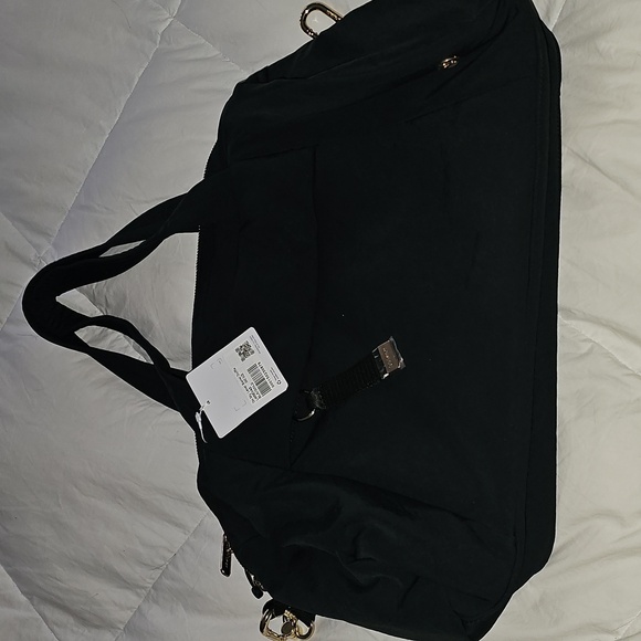 Lululemon On My Level Barrel Duffle!! BLK/GOLD! Nwts, Beautiful Bag!! - Picture 3 of 13